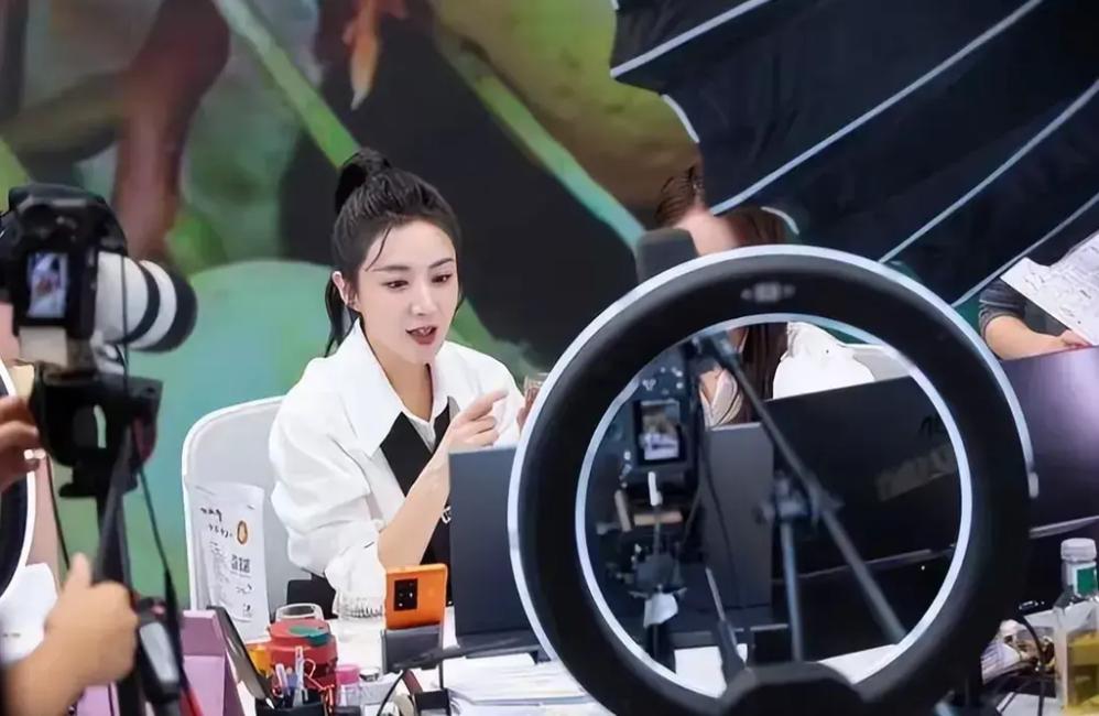 薇娅直播观看人数真实情况_快手人气票有什么用_直播带货水分