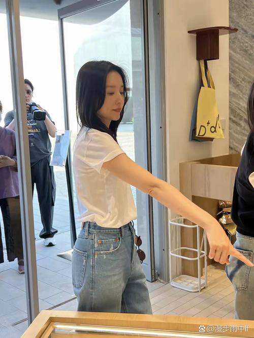 小红书头部买手董洁直播带货风格_小红书涨粉百万账号 2023年趋势分析_小红书涨粉平台