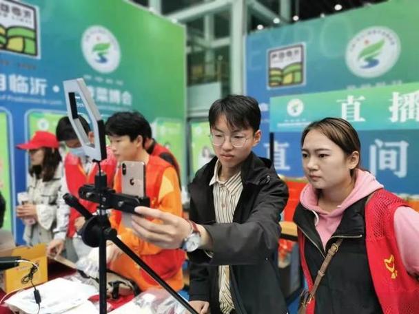 快手宝藏小城临沂站_快手涨热度_谢广坤超级丹临沂电商活动